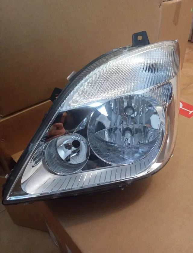 LEFT SPRINTER HEADLIGHT - 9068200561